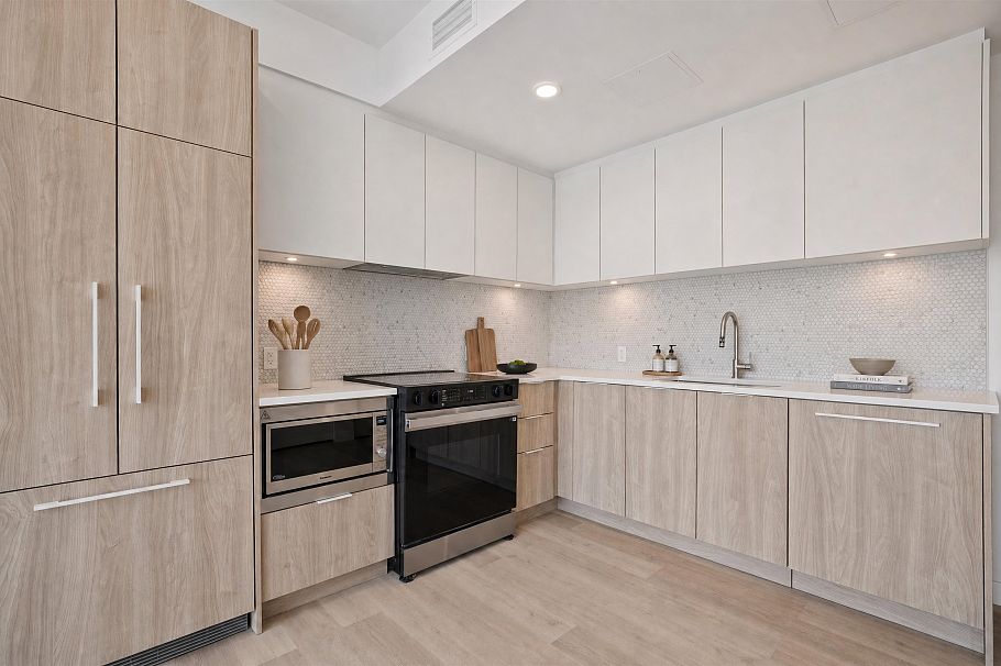 205 1616 Lloyd Avenue North Vancouver, BC - 3