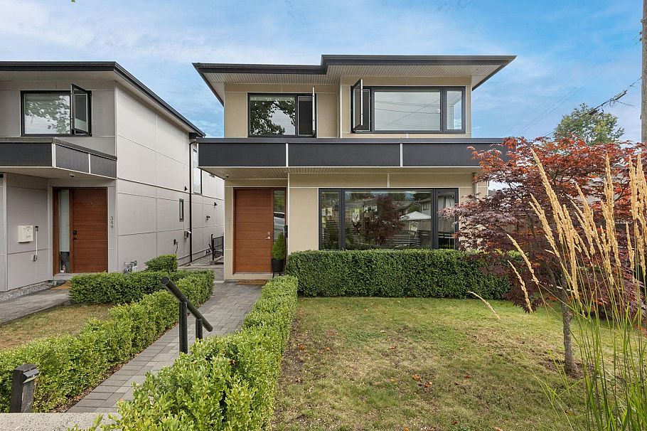 351 W 21st Street North Vancouver, BC - 2