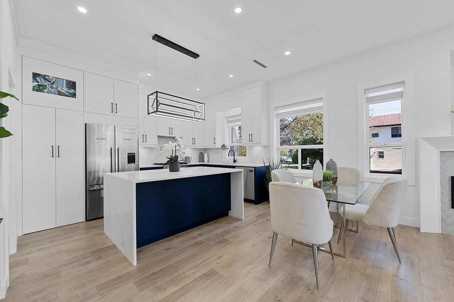 2995 E 17th Avenue Vancouver, BC - 3
