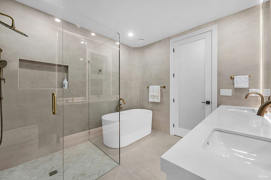 1390 Sutherland Avenue North Vancouver, BC - 24