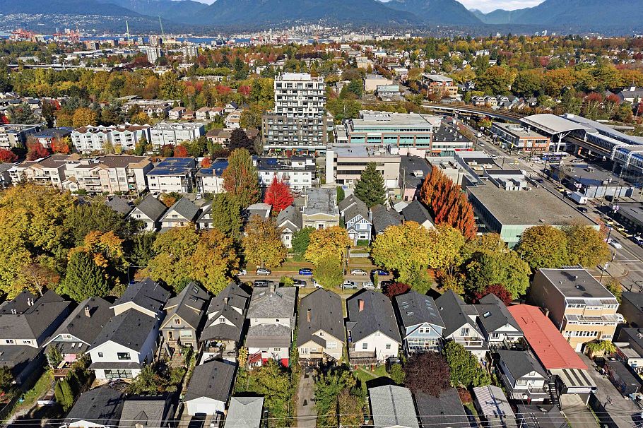 1629 E 10 Avenue Vancouver, BC - 14