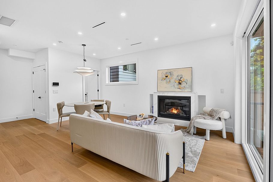 2 950 W 17th Avenue Vancouver, BC - 4