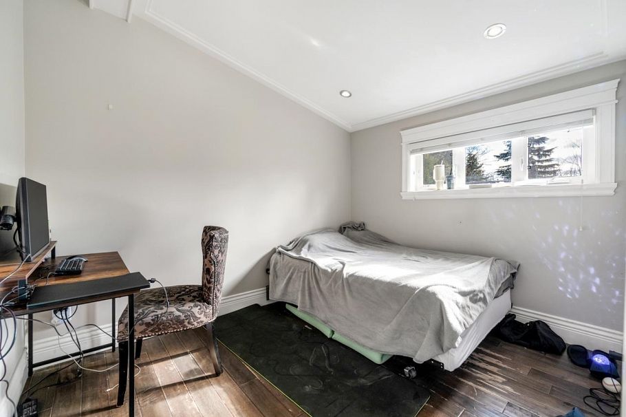 1441 W 49th Avenue Vancouver, BC - 25