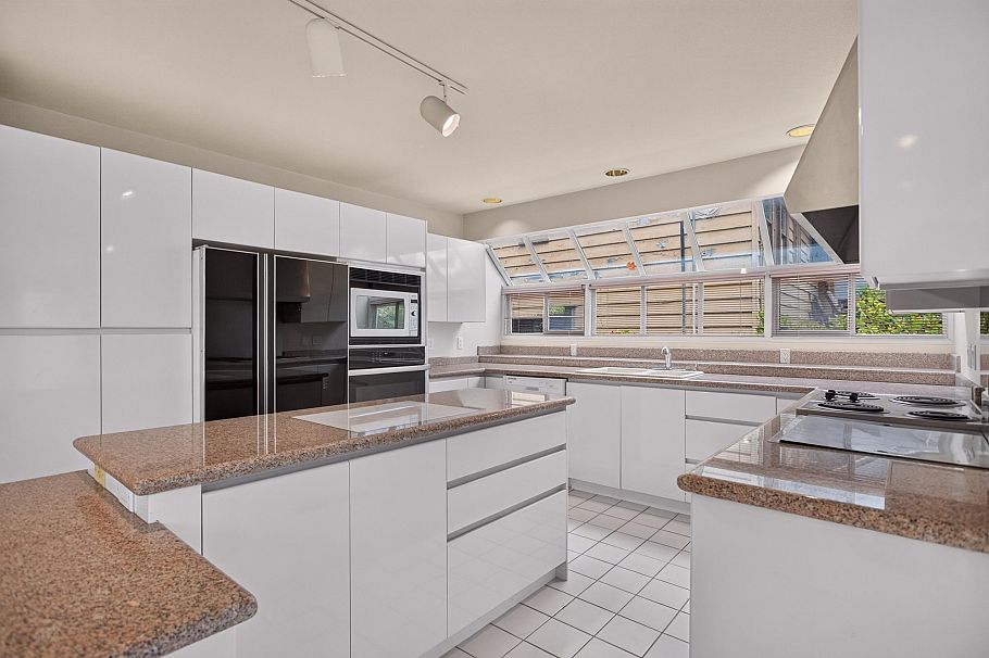 4452 Crown Street Vancouver, BC - 12