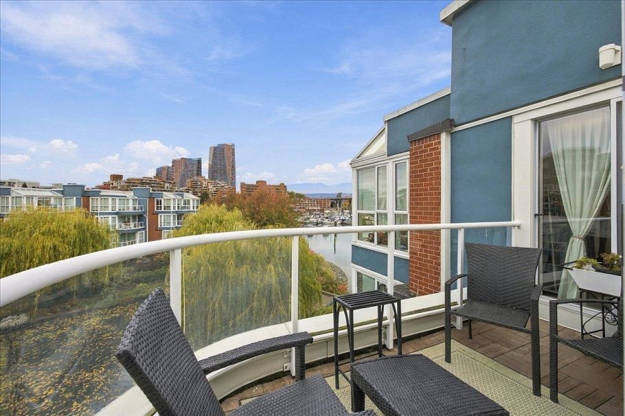 405 1502 Island Park Walk Vancouver, BC - 2