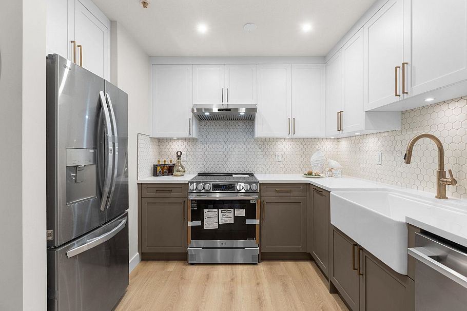 206 3151 Connaught Crescent North Vancouver, BC - 3