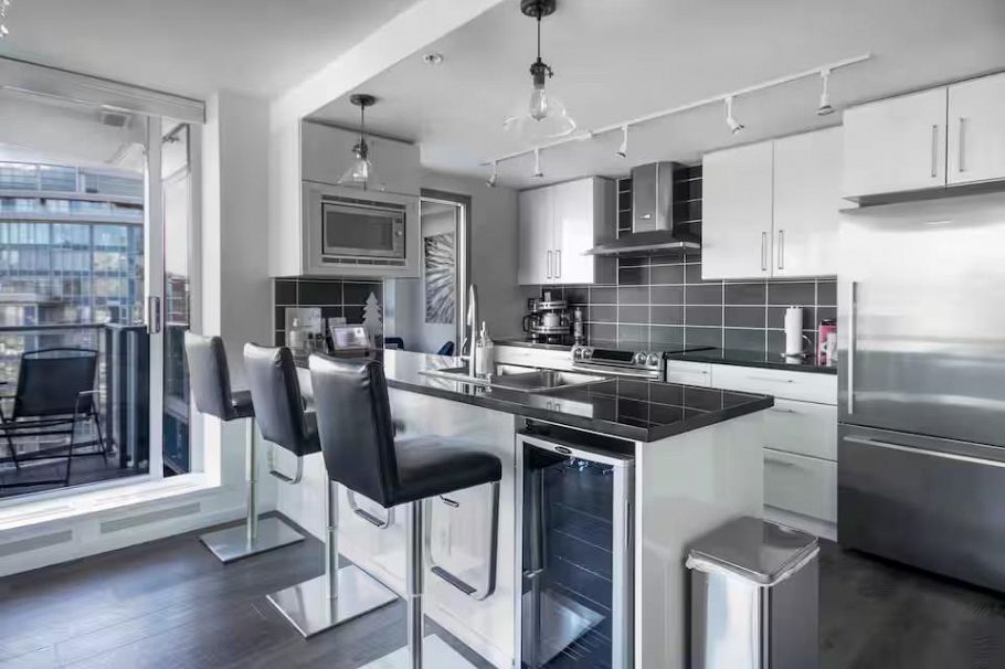 3505 188 Keefer Place Vancouver, BC - 2