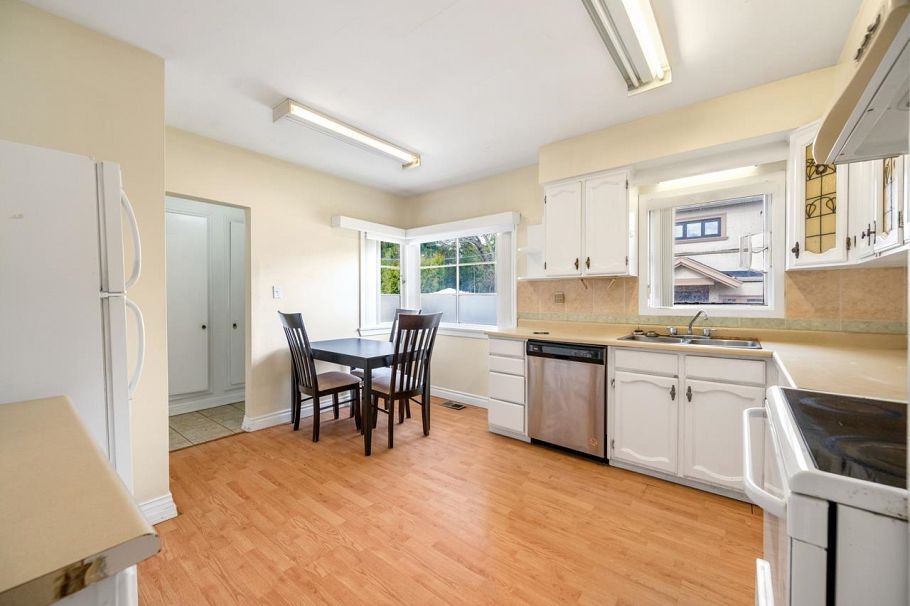 1441 W 49th Avenue Vancouver, BC - 6