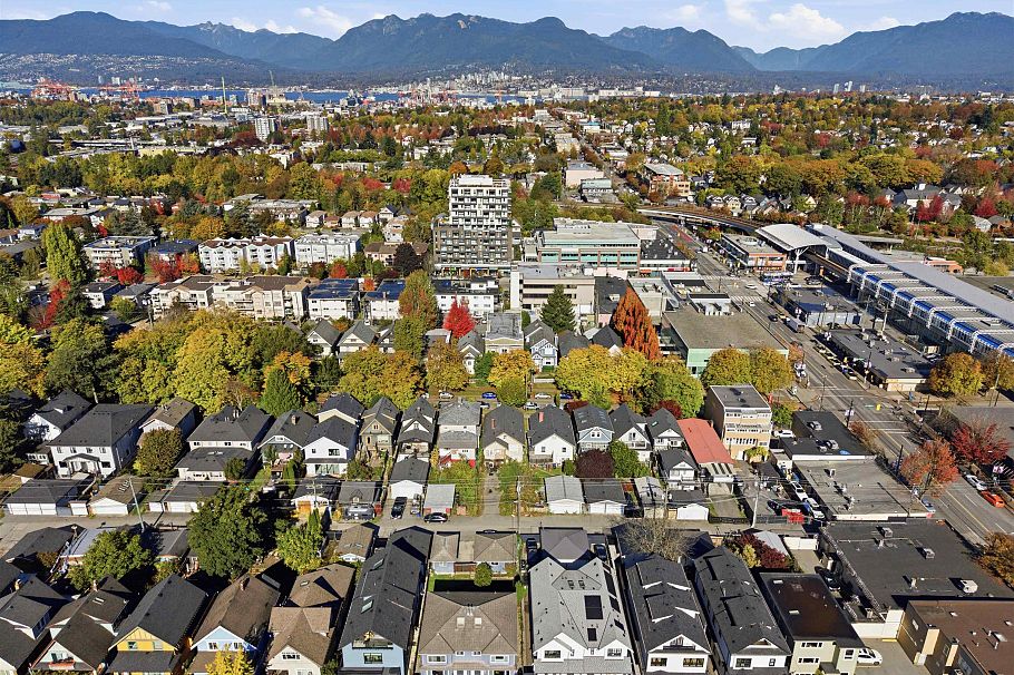 1629 E 10 Avenue Vancouver, BC - 15