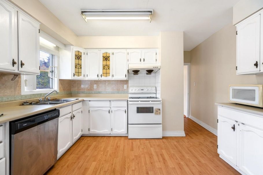 1441 W 49th Avenue Vancouver, BC - 7