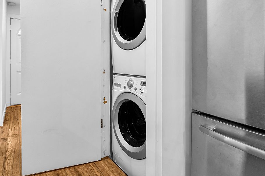 227 W 5th Street North Vancouver, BC - 17