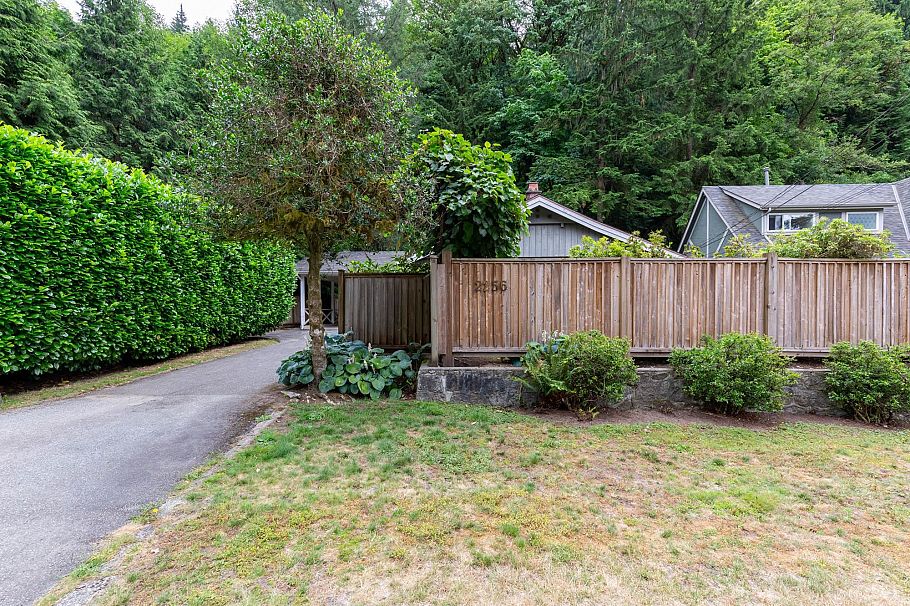 2256 Chapman Way North Vancouver, BC - 2