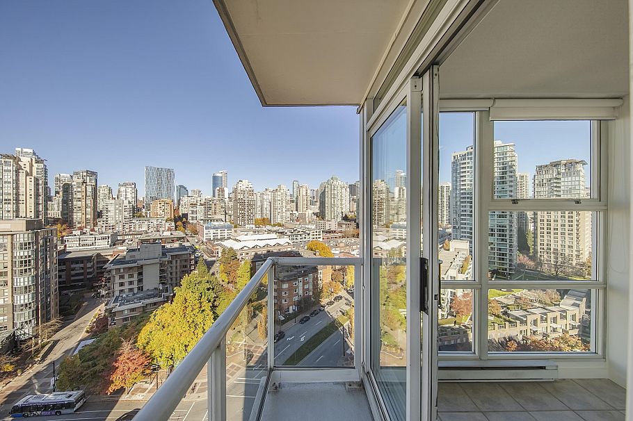 1903 193 Aquarius Mews Vancouver, BC - 3