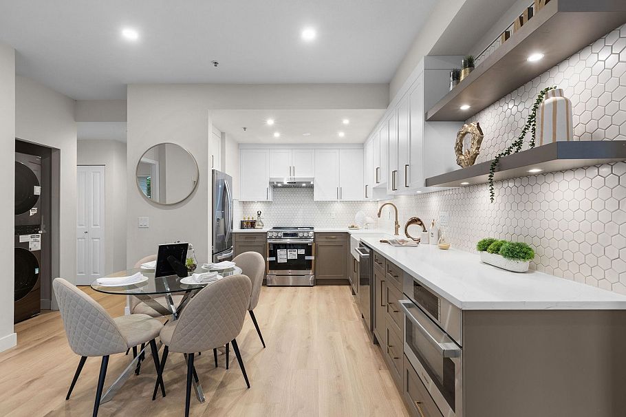 206 3151 Connaught Crescent North Vancouver, BC - 2