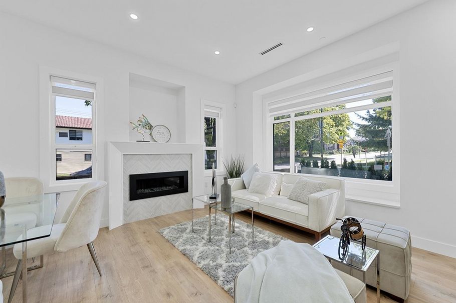 2995 E 17th Avenue Vancouver, BC - 2