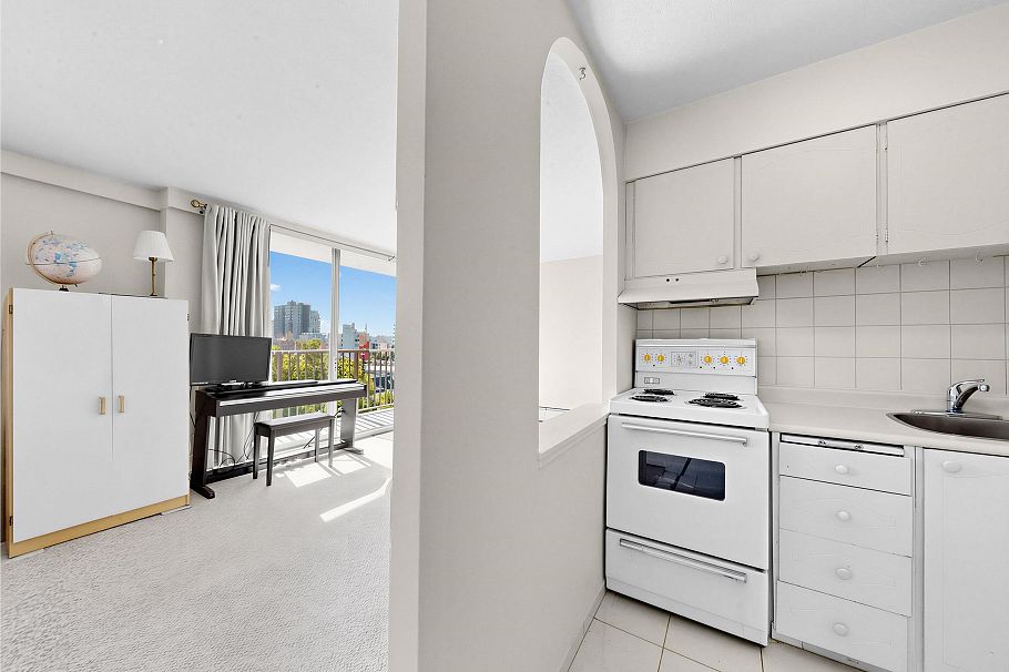 906 1251 Cardero Street Vancouver, BC - 8