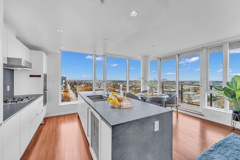 1703 8588 Cornish Street Vancouver, BC - 2
