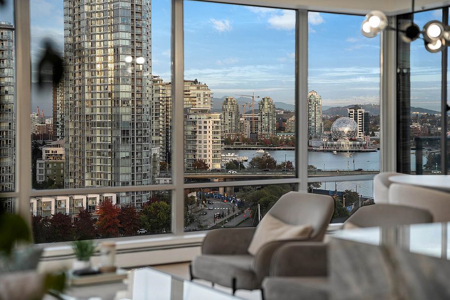 1706 1228 Marinaside Crescent Vancouver, BC - 1