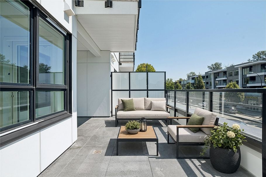 205 1616 Lloyd Avenue North Vancouver, BC - 1