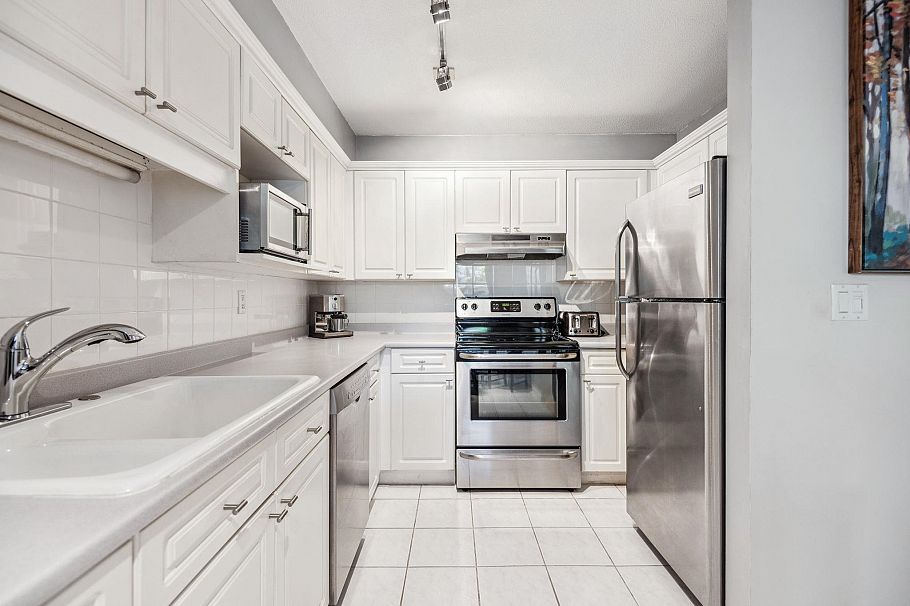 107 1523 Bowser Avenue North Vancouver, BC - 12