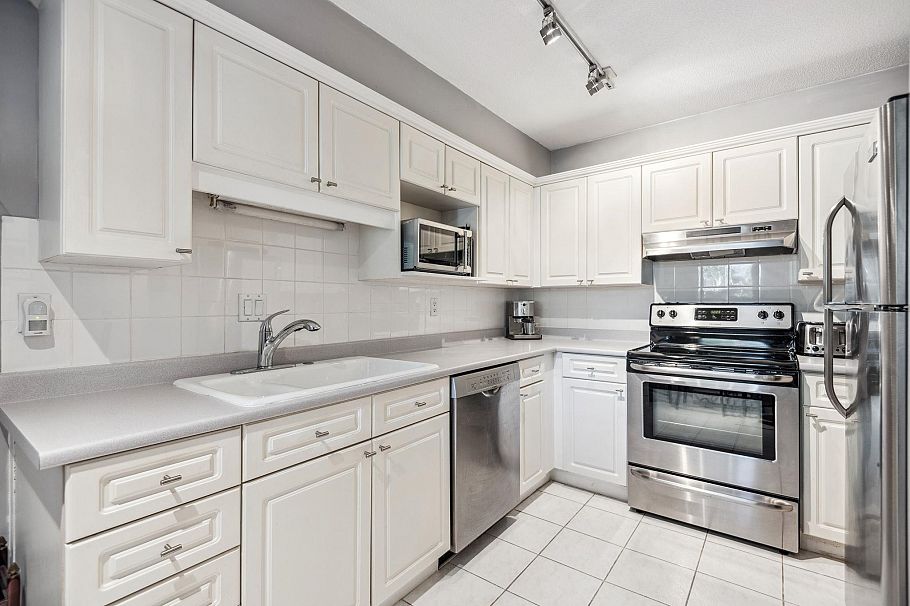 107 1523 Bowser Avenue North Vancouver, BC - 11