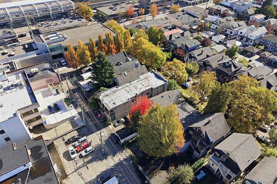 1629 E 10 Avenue Vancouver, BC - 10