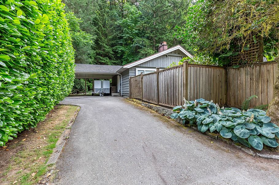 2256 Chapman Way North Vancouver, BC - 3