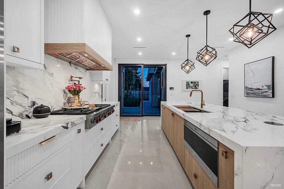 1390 Sutherland Avenue North Vancouver, BC - 13
