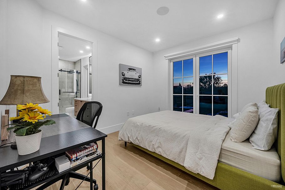 1390 Sutherland Avenue North Vancouver, BC - 25