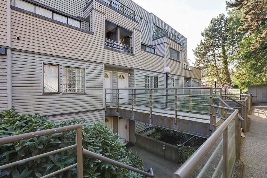 3 2150 SE Marine Drive Vancouver, BC - 3