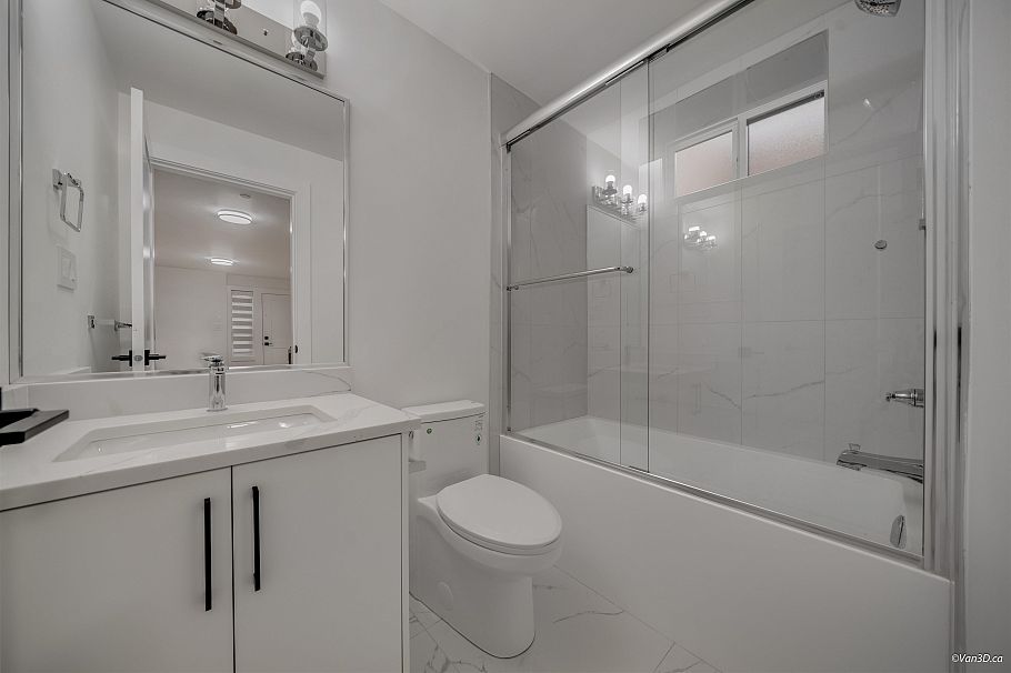 2995 E 17th Avenue Vancouver, BC - 17
