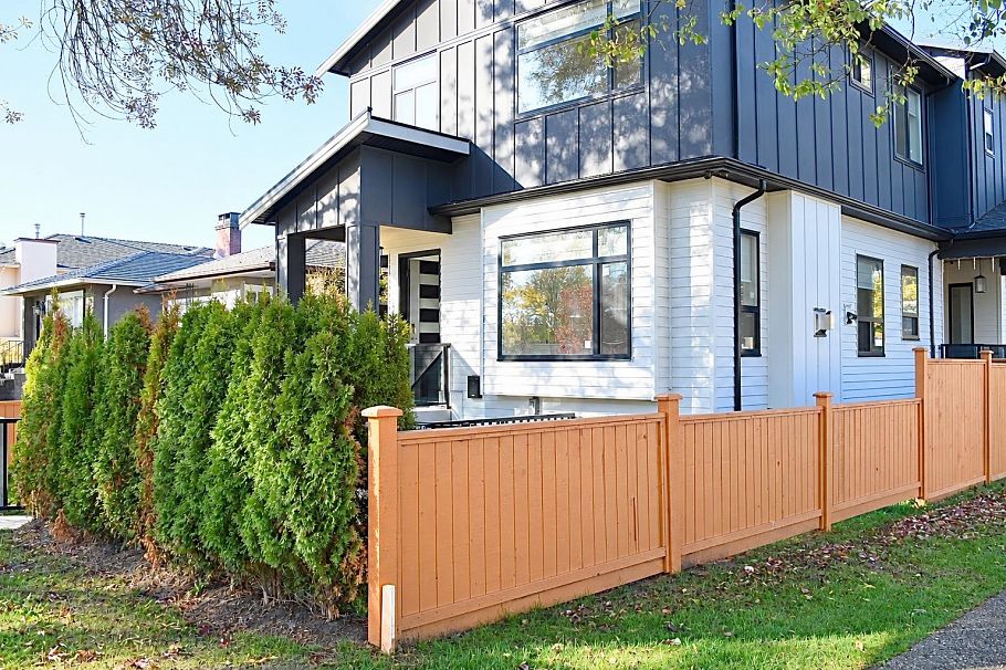 2995 E 17th Avenue Vancouver, BC - 22