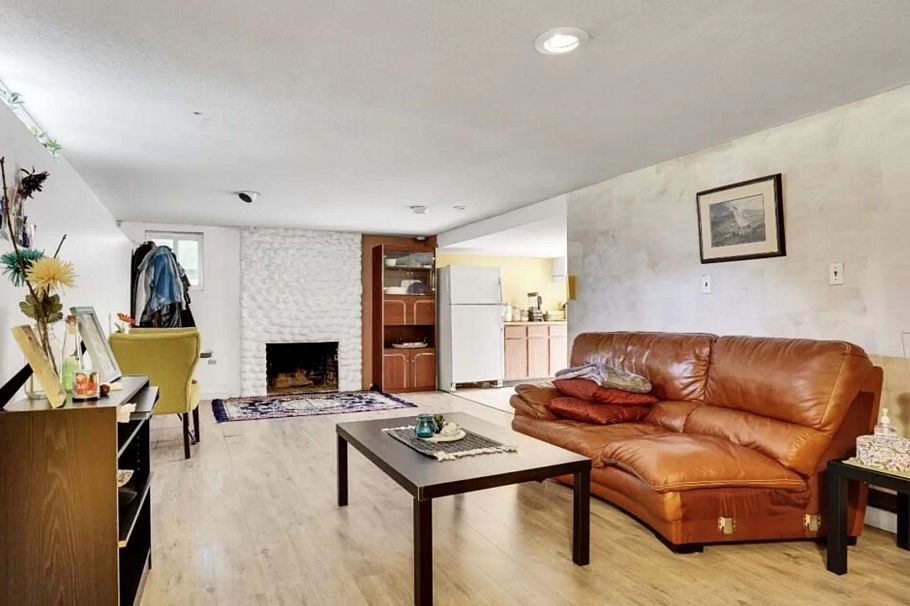 1441 W 49th Avenue Vancouver, BC - 9