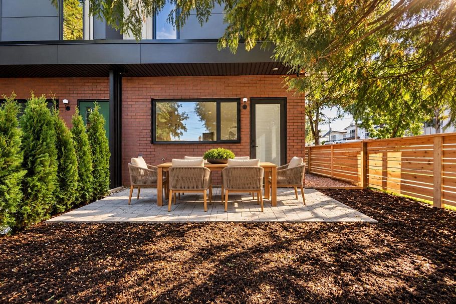 2 2017 E 23rd Avenue Vancouver, BC - 26
