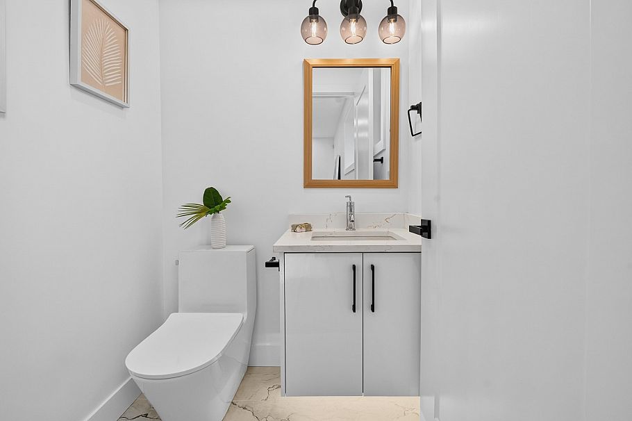 2 950 W 17th Avenue Vancouver, BC - 10