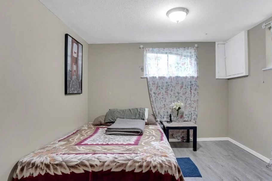 1441 W 49th Avenue Vancouver, BC - 10