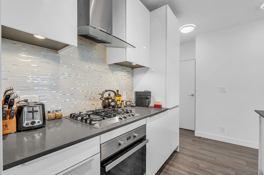 3007 1283 Howe Street Vancouver, BC - 4