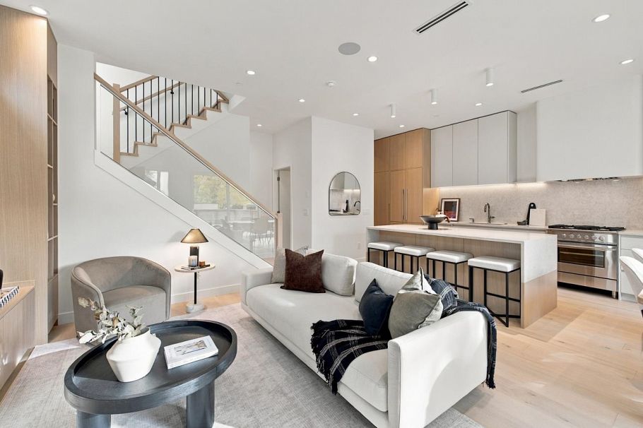1 953 E 13th Avenue Vancouver, BC - 2