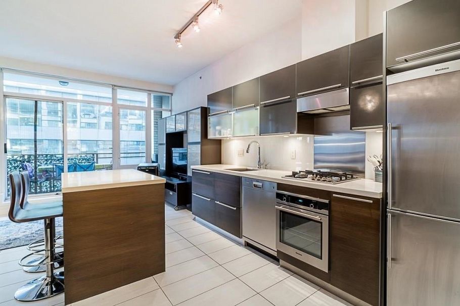 407 1252 Hornby Street Vancouver, BC - 3
