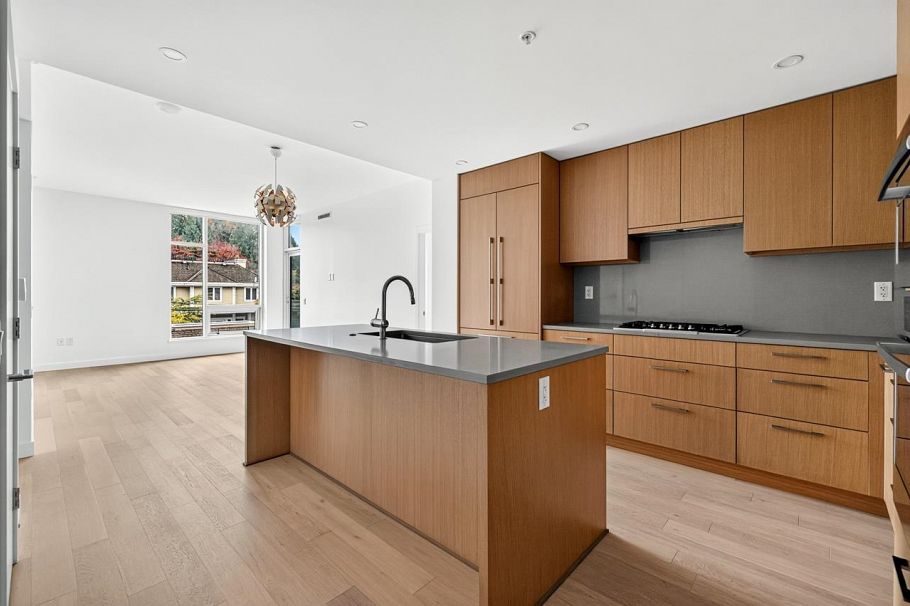 307 4988 Cambie Street Vancouver, BC - 4