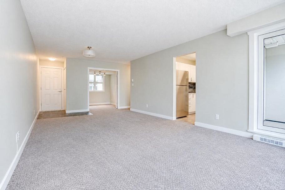 300 2533 Penticton Street Vancouver, BC - 6
