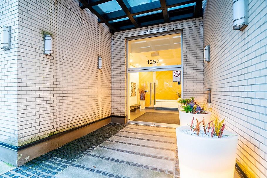 407 1252 Hornby Street Vancouver, BC - 18