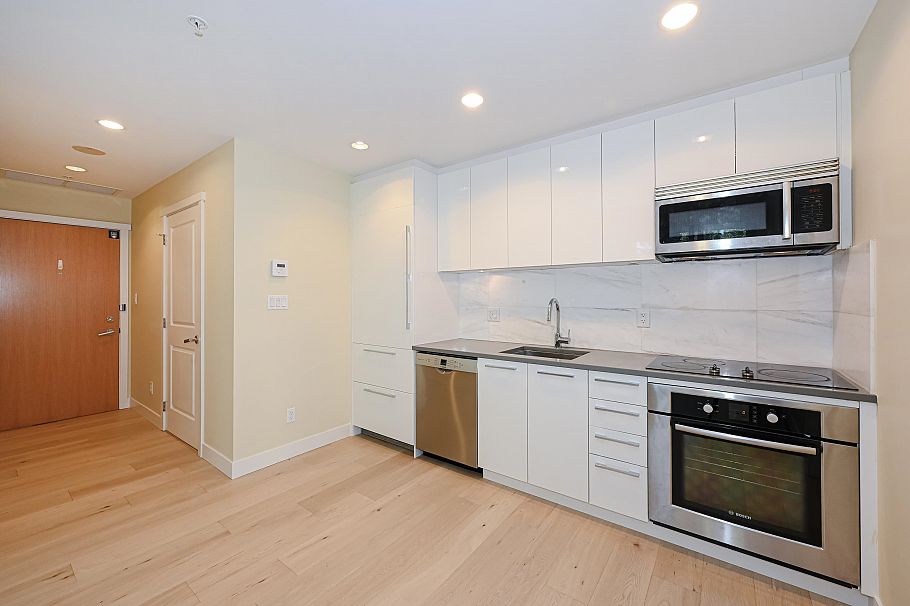 607 5728 Berton Avenue Vancouver, BC - 4