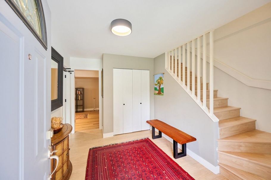 809 Seymour Boulevard North Vancouver, BC - 2