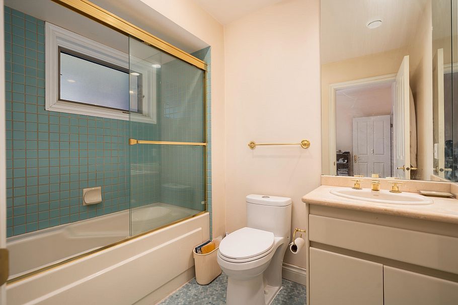 1277 W King Edward Avenue Vancouver, BC - 23