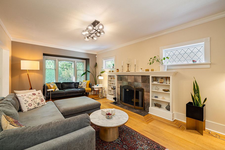 4343 W 11th Avenue Vancouver, BC - 5
