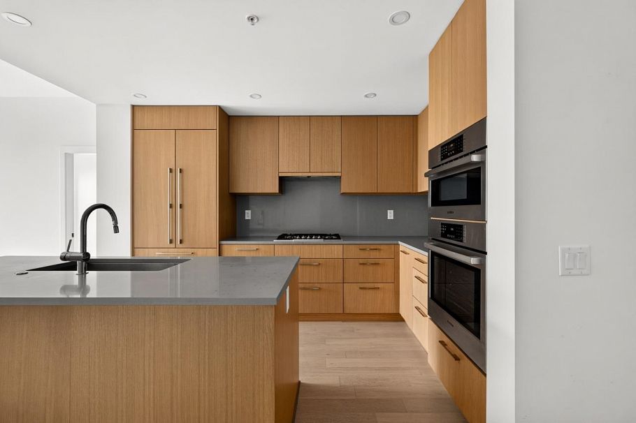 307 4988 Cambie Street Vancouver, BC - 5
