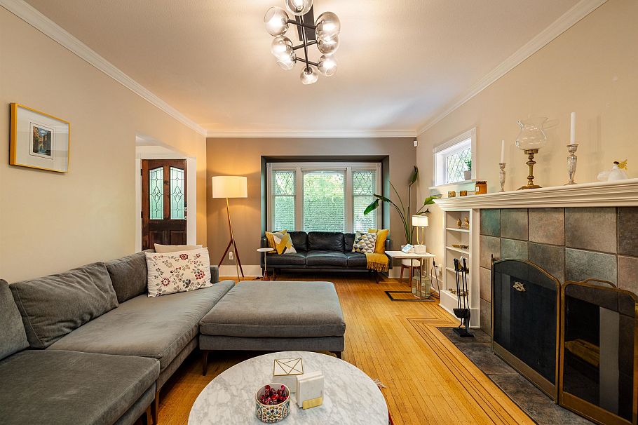 4343 W 11th Avenue Vancouver, BC - 4