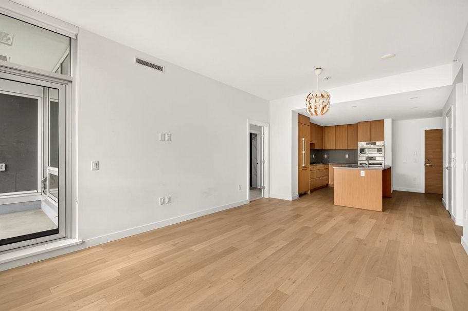307 4988 Cambie Street Vancouver, BC - 3